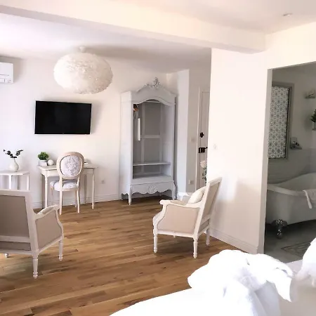 Le Coeur De La Bastide - Adult Only Bed & Breakfast